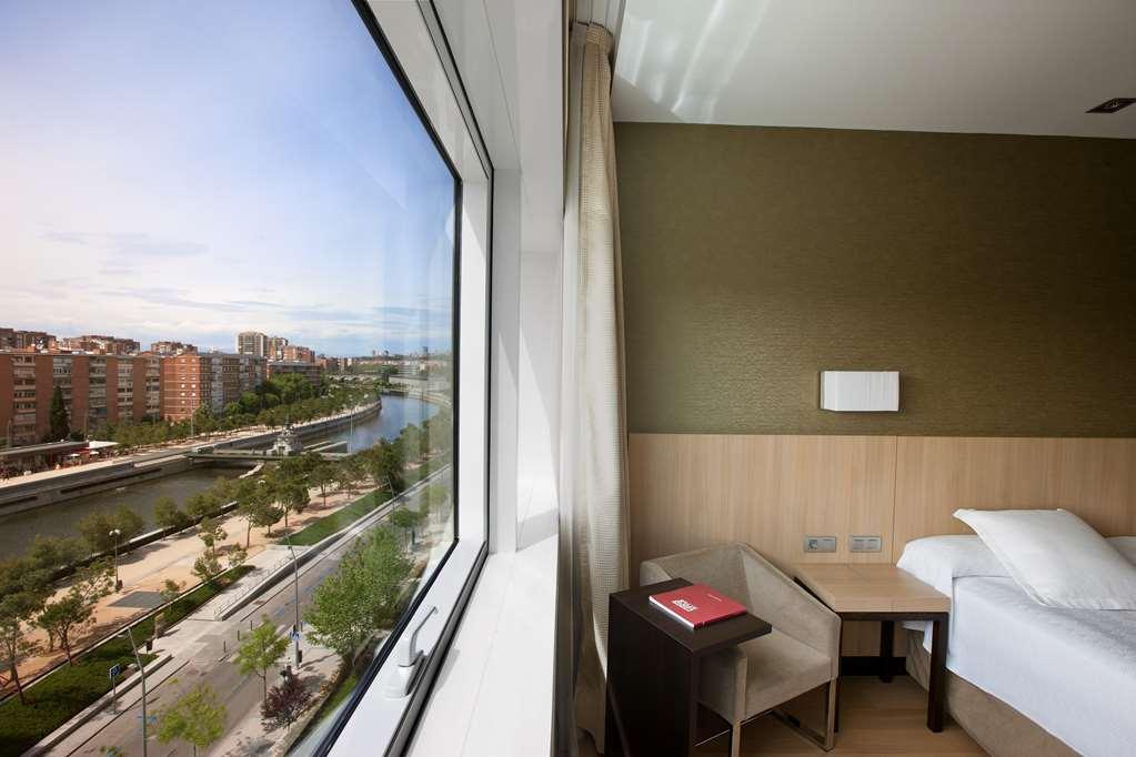 Nh Ribera Del Manzanares Hotel Madrid Room photo